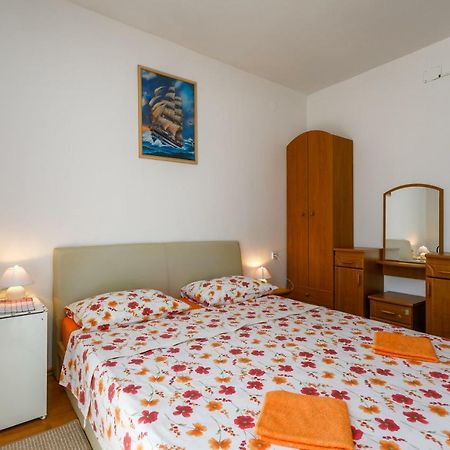 Holiday House Snjezana Krk Town Exterior photo