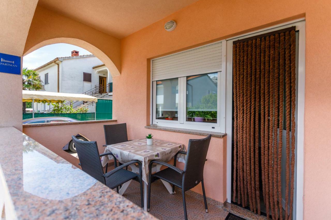 Holiday House Snjezana Krk Town Exterior photo