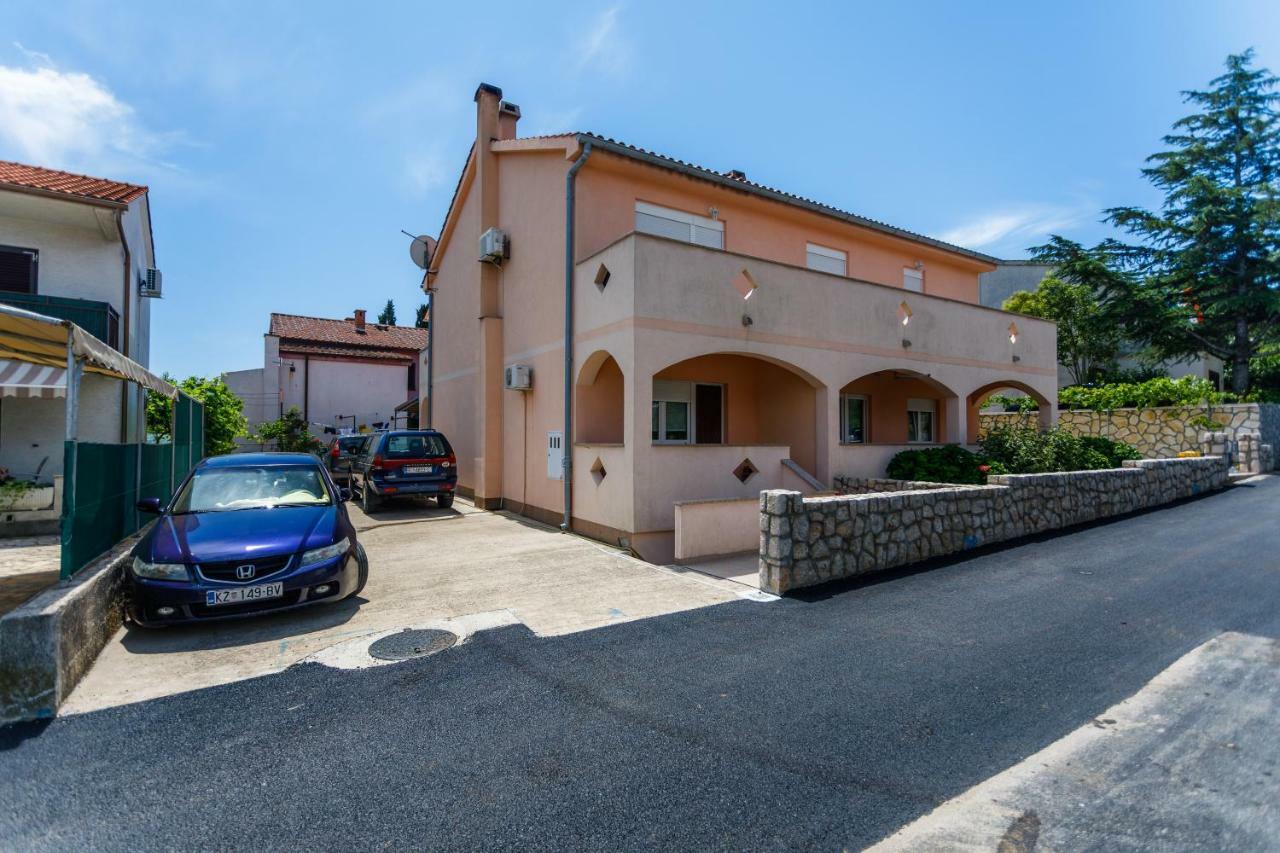 Holiday House Snjezana Krk Town Exterior photo
