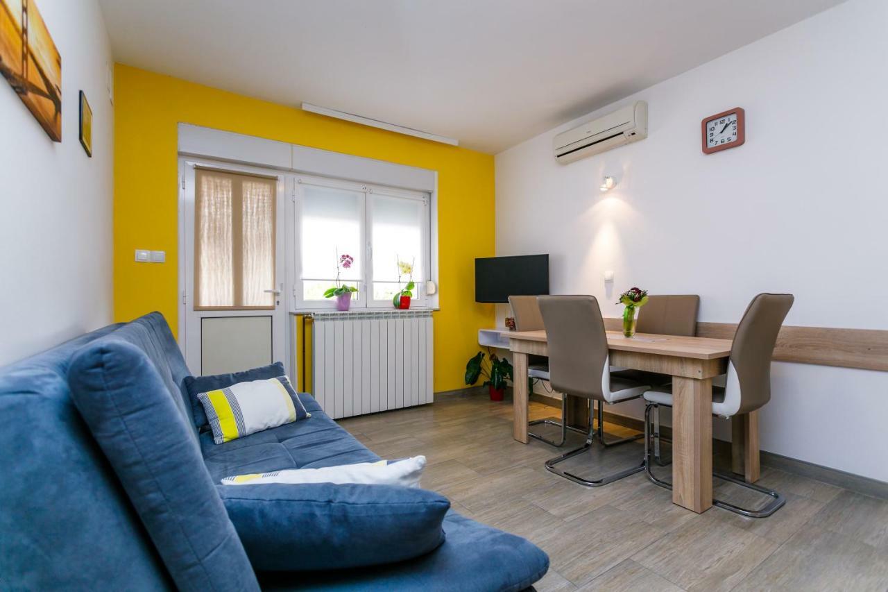 Holiday House Snjezana Krk Town Exterior photo