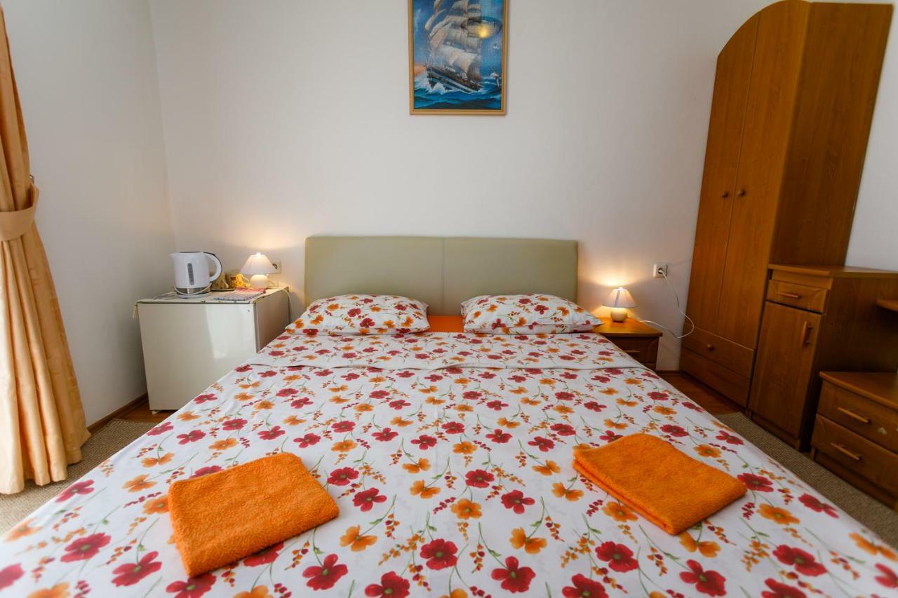 Holiday House Snjezana Krk Town Exterior photo